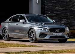 Volvo S90 T6 R-Design z 2017 roku