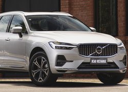 Volvo XC60 Recharge przód i bok