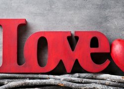 Walentynkowe serce i napis Love