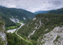 Góry, Skały, Rzeka Ren, Tory, Pociąg, Drzewa, Wąwóz Ruinaulta, Szwajcaria