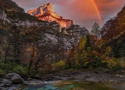 Góry, Pireneje, Wąwóz, Drzewa, Rzeka Bellos, Tęcza, Park Narodowy Ordesa y Monte Perdido, Hiszpania