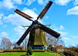 Wiatrak w holenderskiej wsi Kinderdijk