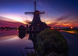 Wiatrak w holenderskim skansenie Zaanse Schans