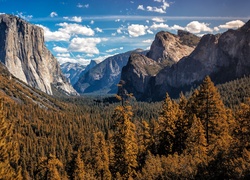 Stany Zjednoczone, Stan Kalifornia, Park Narodowy Yosemite, Dolina Yosemite Valley, Góry, Drzewa, Chmury