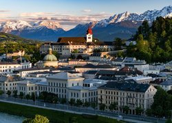 Widok na domy i Klasztor Nonnberg w Salzburgu