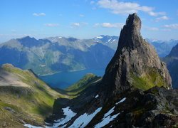 Góry, Góra Ystenes, Dolina, Fiord Hjorundfjorden, Okręg Romsdal, Norwegia