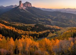 Widok na górę Chimney Mountain w Stanie Kolorado