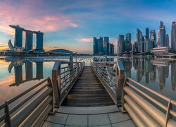 Widok na Hotel Marina Bay Sands i wieżowce w Singapurze