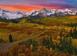 Góry, San Juan Mountains, Jesień, Lasy, Drzewa, Droga, Zachód słońca, Kolorado, Stany Zjednoczone