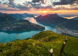 Widok na Jezioro Czterech Kantonów w Alpach Szwajcarskich