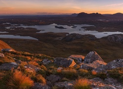 Widok na jezioro Loch Sionascaig w Szkocji