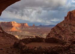 Stany Zjednoczone, Stan Utah, Park Narodowy Canyonlands, Krąg kamienny, False Kiva, Kanion, Skały, Chmury