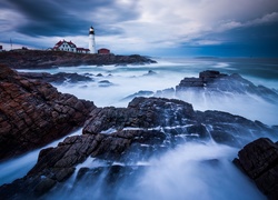 Stany Zjednoczone, Stan Maine, Zatoka Casco, Cape Elizabeth, Latarnia morska Portland Head Light, Morze, Skały