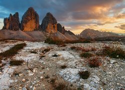 Widok na masyw górski Tre Cime di Lavaredo w Dolomitach