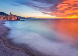 Widok na nadmorską miejscowość Camogli we włoskiej Ligurii