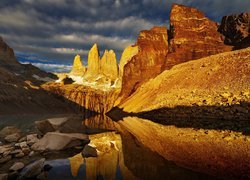 Góry Andy, Szczyt Fitz Roy, Jezioro, Skały, Kamienie, Park Narodowy Los Glaciares, Patagonia, Argentyna