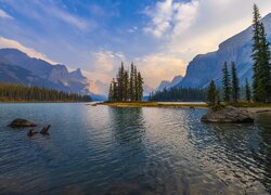 Kanada, Park Narodowy Jasper, Jezioro, Maligne Lake, Góry, Drzewa, Lasy