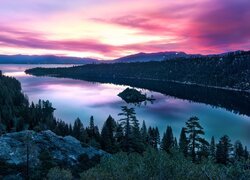 Stany Zjednoczone, Kalifornia, Jezioro, Tahoe Lake, Wyspa Fannette, Drzewa, Góry, Drzewa, Niebo, Zachód słońca