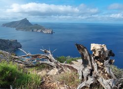 Widok na wyspę Sa Dragonera z wybrzeża Majorki