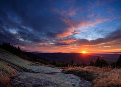 Widok na zachód słońca w Parku Narodowym Acadia w USA
