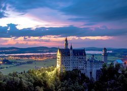 Zamek Neuschwanstein, Wschód słońca, Bawaria, Niemcy