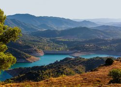 Góry, Wzgórza, Jezioro, Rzeka Estopina, Zbiornik wodny, Miejscowość Siurana, Prowincja Tarragona, Hiszpania