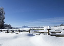 Zima, Śnieg, Ogrodzenie, Płot, Góry Białe, Góra Waszyngtona, Drzewa,  Black Butte Ranch, Stan Oregon, Stany Zjednoczone
