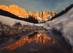 Widok z doliny Val Venegia na góry Pale di San Martino