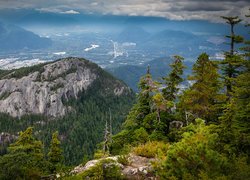 Widok z gór na Squamish w Kanadzie