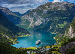 Norwegia, Fiord Geirangerfjorden, Góry, Zatoka, Domy, Statek