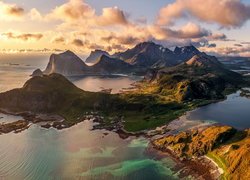 Góry, Lofoty, Morze, Gmina Vestvagoy, Okręg Nordland, Norwegia