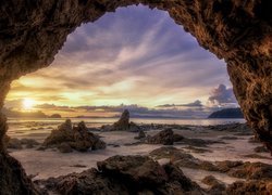 Jaskinia, Zachód słońca, Plaża Kao Kwai, Morze Andamańskie, Prowincja Ranong, Wyspa Koh Phayam, Tajlandia