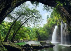 Tajlandia, Wyżyna Korat, Park Narodowy Khau Yai, Wodospad Haew Suwat, Jaskinia, Kamienie, Drzewa