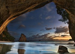 Nowa Zelandia, Półwysep Coromandel, Waikato, Zatoka Cathedral Cove, Rezerwat, Jaskinia, Morze, Skały, Noc, Gwiazdy