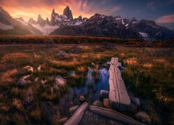 Argentyna, Patagonia, Góry Andy, Fitz Roy, Jesień, Mokradła, Kładka