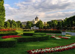 Widok z ogrodu na Muzeum Historii Sztuki w Wiedniu