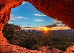 Stany Zjednoczone, Arizona, Sedona, Czerwone, Skały, Drzewa, Promienie słońca