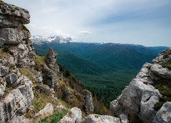 Widok ze skał na góry