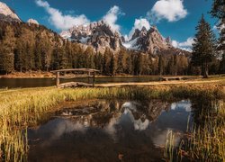 Widok znad jeziora Antorno Lake na Dolomity