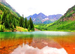 Góry Skaliste, Szczyty Maroon Bells, Jezioro Maroon Lake, Drzewa, Kolorado, Stany Zjednoczone
