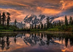 Stany Zjednoczone, Stan Waszyngton, Góry Mount Shuksan, Las, Drzewa, Jezioro Picture, Wschód słońca, Chmury, Park Narodowy Północnych Gór Kaskadowych