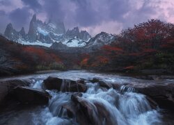 Argentyna, Patagonia, Góry, Kordyliery, Fitz Roy, Rzeka, Skały, Jesień, Drzewa, Chmury