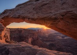 Promienie słońca, Skały, Łuk, Mesa Arch, Kanion, Park Narodowy Canyonlands, Utah, Stany Zjednoczone