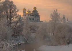 Zima, Cerkiew, Monaster Zmartwychwstania Pańskiego, Nowe Jeruzalem, Ośnieżone, Drzewa, Rzeka Istra, Miejscowość Istra, Obwód moskiewski, Rosja