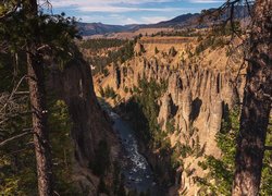 Góry, Skały, Rzeka, Yellowstone River, Drzewa, Park Narodowy Yellowstone, Wielki Kanion Yellowstone, Canyon Village, Wyoming, Stany Zjednoczone