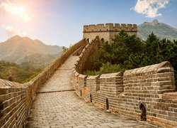 Wielki Mur Chiński o wschodzie słońca