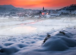 Zima, Wieś Bednja, Chorwacja, Kościół, Zachód słońca, Mgła