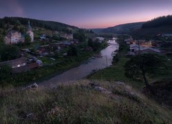 Rzeka Czusowaja, Wieś Kyn, Domy, Cerkiew, Kraj Permski, Rosja