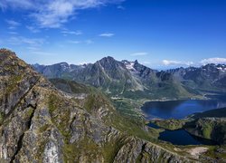 Wieś Laupstad nad fiordem Austnesfjorden