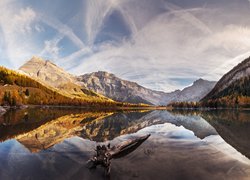 Szwajcaria, Góry Alpy, Jezioro Lac de Derborence, Drzewa, Chmury, Kłoda, Odbicie